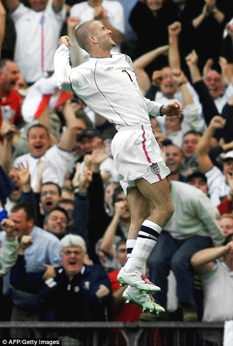 David Beckham - Free kick against Greece - 2001